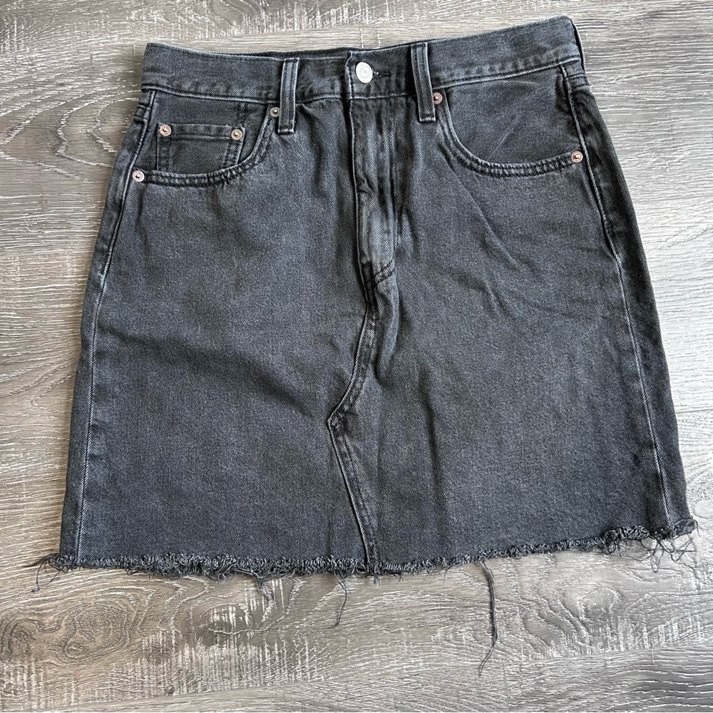 Levi’s Strauss Women’s Black Mini Skirt Size 28 100% Cotton
